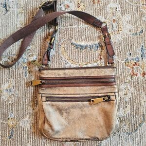 FOSSIL Purse Explorer "Antiqued" Gold Leather Crossbody, excellent condition